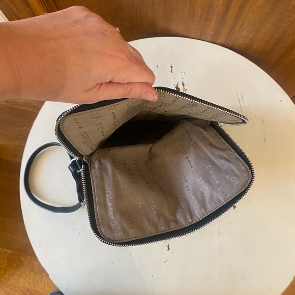 Medium size crossbody black purse - Picture 9 of 9